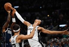 NBA常规赛：文班亚马首秀15分5犯 东契奇33+14+10独行侠逆转马刺