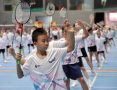 免费学打羽毛球，粤港澳大湾区羽毛球青少年公益培训常态化课程开课