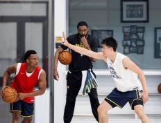 热议崔永熙参加NBA选秀：试训4队后效果显著 热搜人：可能获得某队承诺