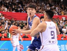 华丽劈扣+钉板大帽！小约基奇秀懵前NBA中锋 连续两双起点超姚明