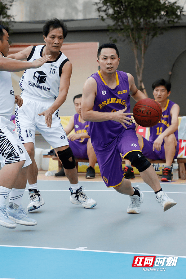 湖南新田：“山沟沟里的NBA”篮球赛火热进行