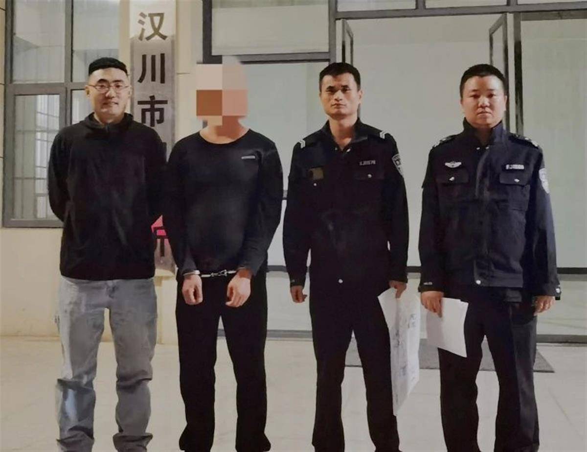 蓝骑士队盗走黄骑士队“战马”，一名外卖小哥涉嫌盗窃被刑拘