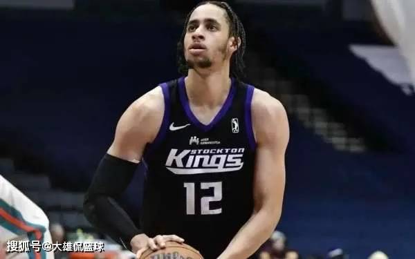 27岁的前NBA国王队中锋，伙同女友绑架谋杀一名23岁的年轻人