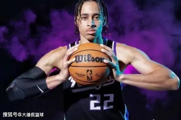 27岁的前NBA国王队中锋，伙同女友绑架谋杀一名23岁的年轻人