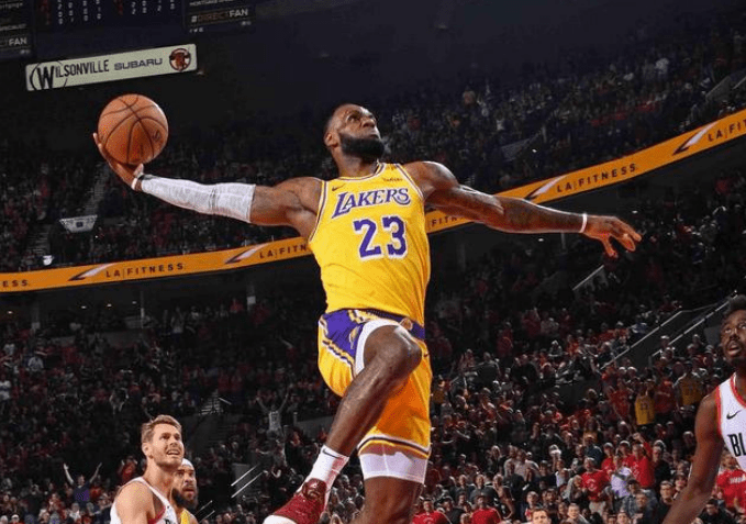 NBA常规赛湖人对阵独行侠直播：Yo米猜测如何盯防詹姆斯独行侠有策略