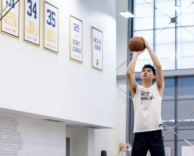 行情向好！经纪人确认崔永熙将留选NBA，他已经为4队完成试训