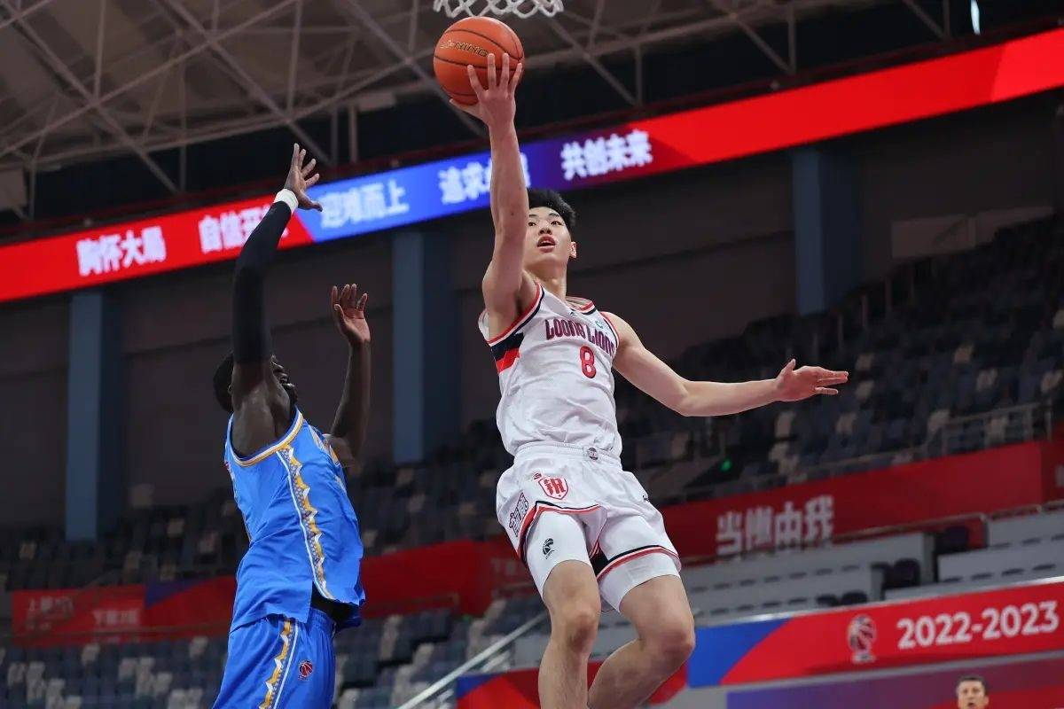 距离NBA选秀大会7天，中国球员崔永熙继续实训开拓者，备战选秀！