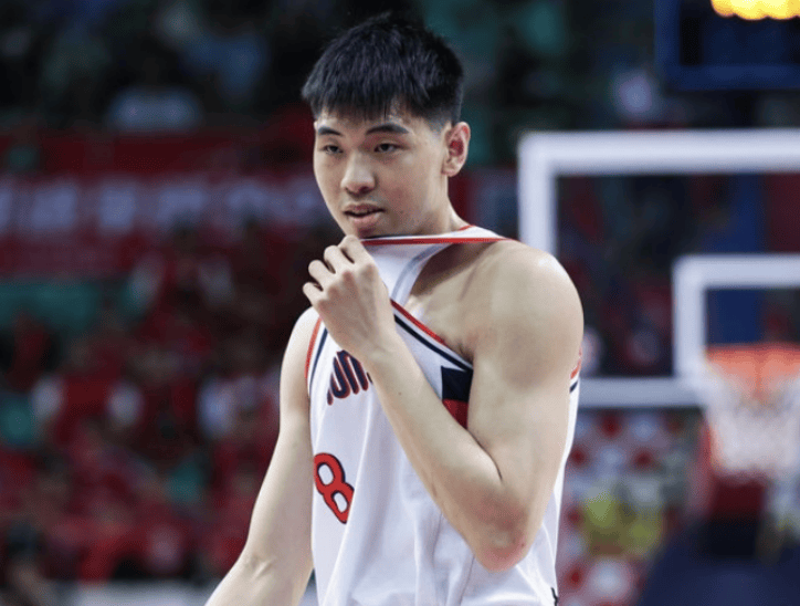 将来NBA之星，CBA强力后卫收到NBA面试邀请，父子都是强力球员