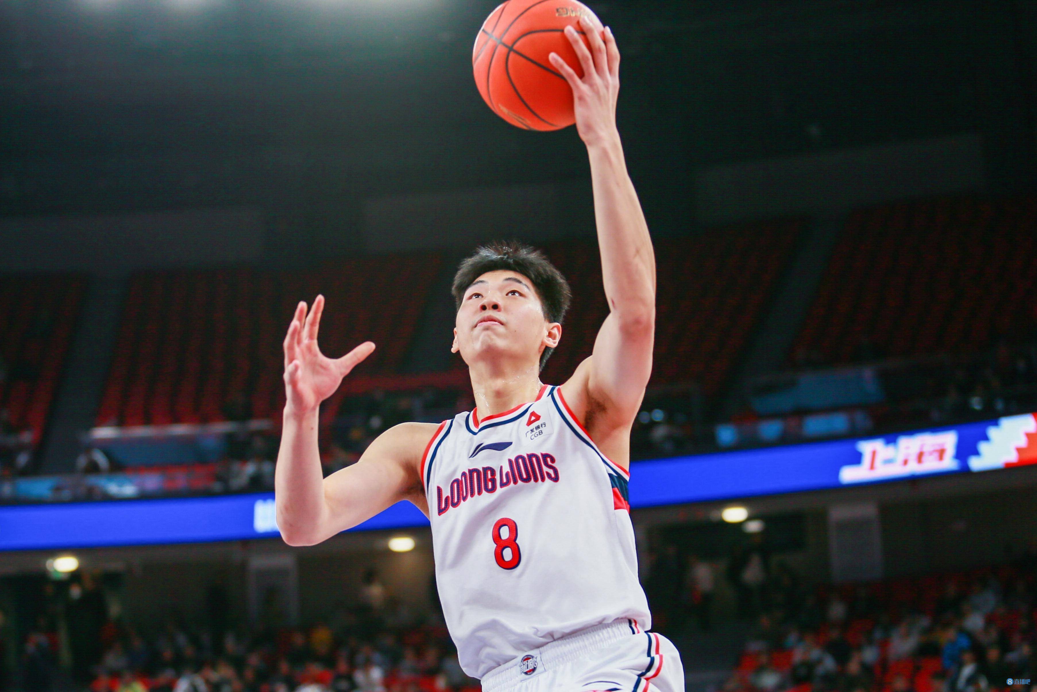 将来NBA之星，CBA强力后卫收到NBA面试邀请，父子都是强力球员