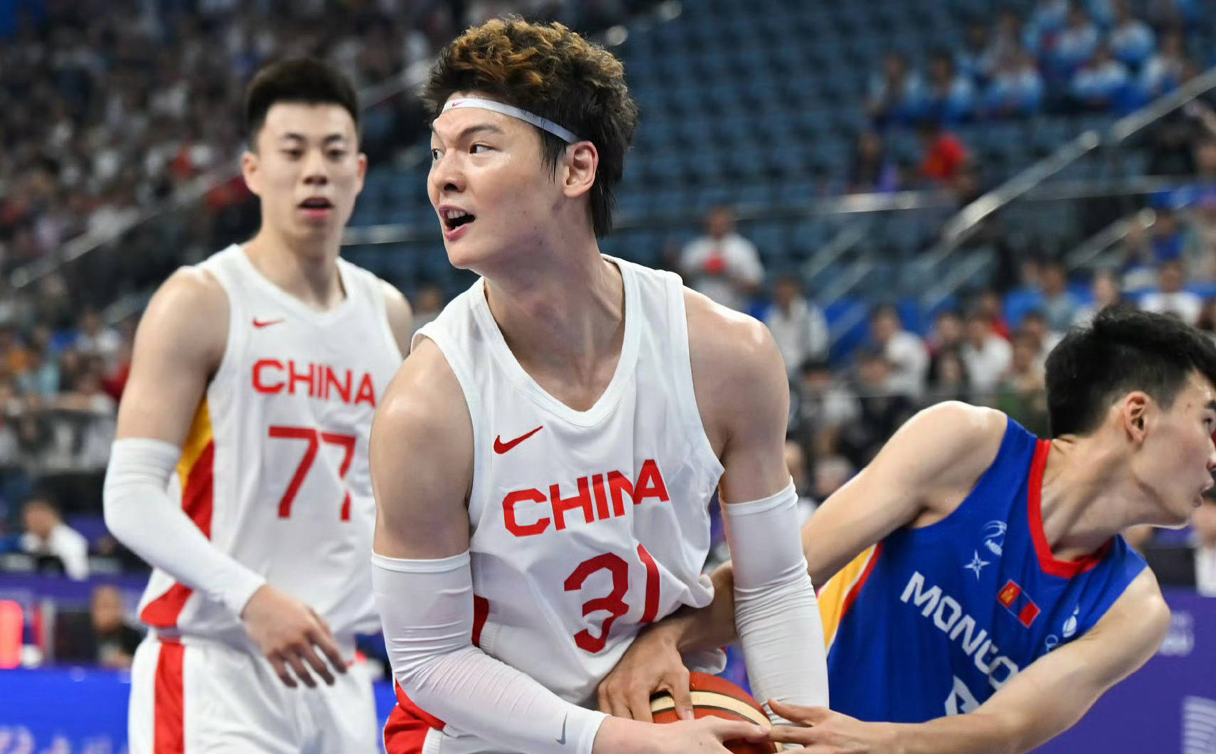 加强版周琦！男篮“新中锋”打爆法国内线！下一个中国NBA球员？